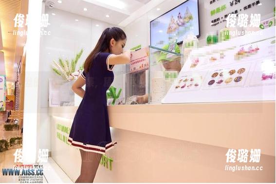爱丝的公路魅影图集，精致到可以当成车内小零食，随时随地都想翻开看。