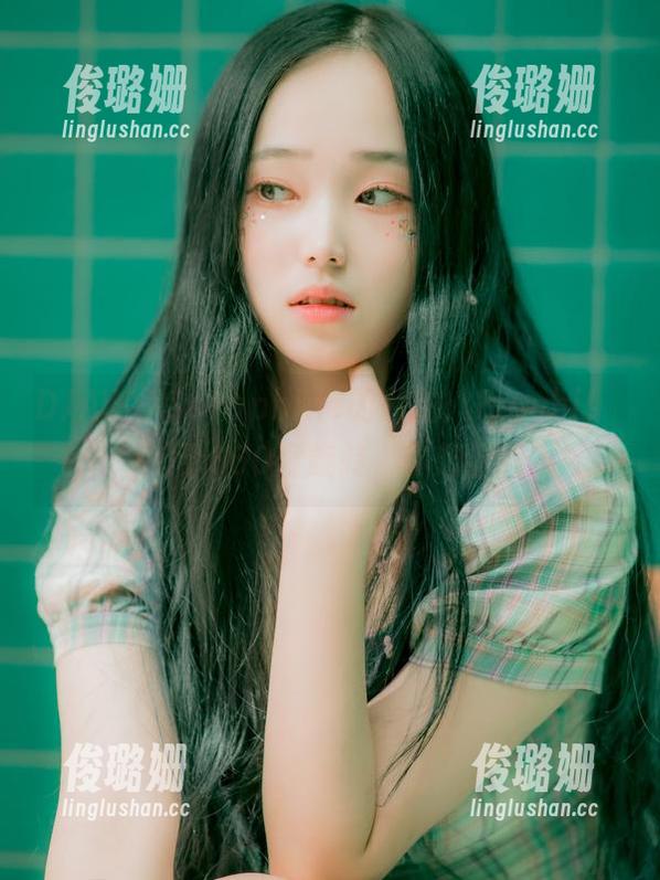 DJAWASeraphine的私拍：Bambi(밤비)来个360度旋转，你想看吗？