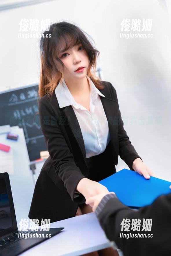 Leah梓未 修女?那是曾经!Leah梓未的写真合集胡说八道