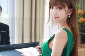 MyGirl美媛馆 - 杨晓青儿最新分享：办公室不止是投影仪和文件夹的天下。