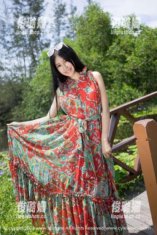 QingDouKe青豆客-王婉悠 QingDouKe青豆客 - 透过窗户看王婉悠的教室:观看写真,想象一下那份沉默。