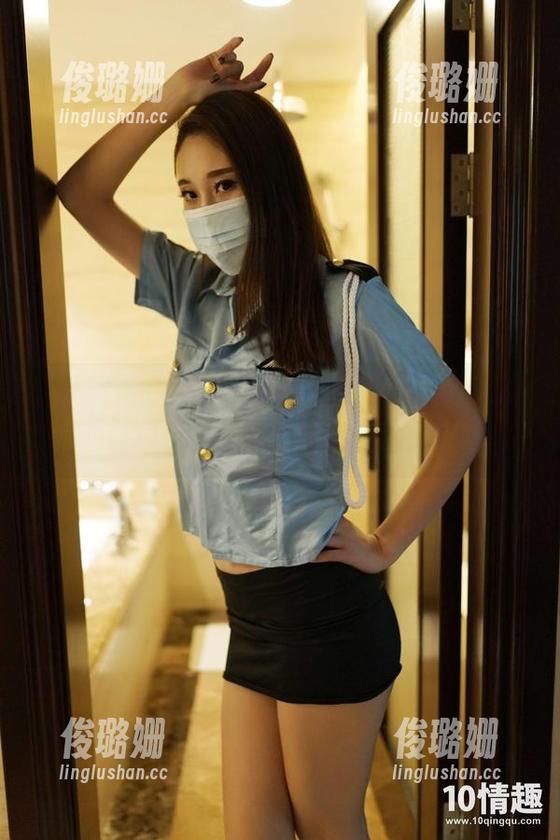 ROSI这“专用泳装”真心不错，高清就该被下载，更别提那身姿了！