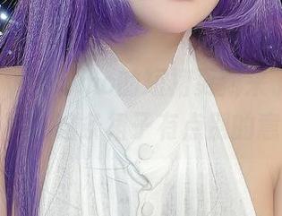 噢，SayoMomo的短裙更新来了，她能不能再让这条裙子有点别的意思？