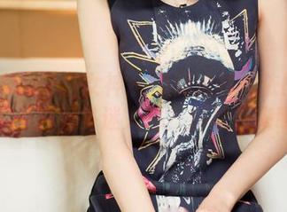 TouTiao头条女神 - 想知道林依依的美足在线，原图有多迷人吗？那就快来瞧瞧！