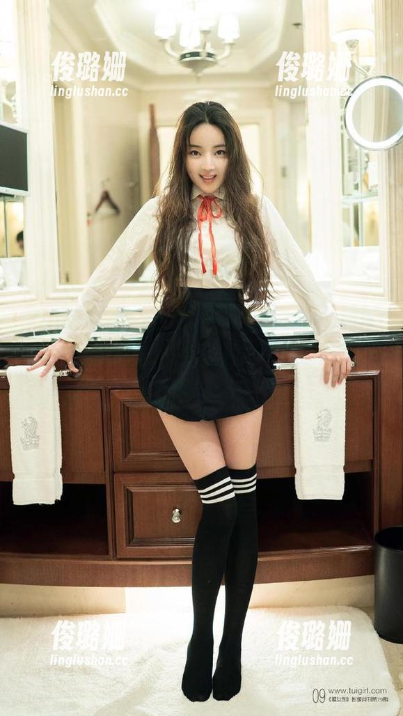 TuiGirl推女郎-冯雨芝 TuiGirl推女郎 - 冯雨芝写真集里的死库水:偶尔偷瞄,竟然发现水中的倒影也是一幅画。