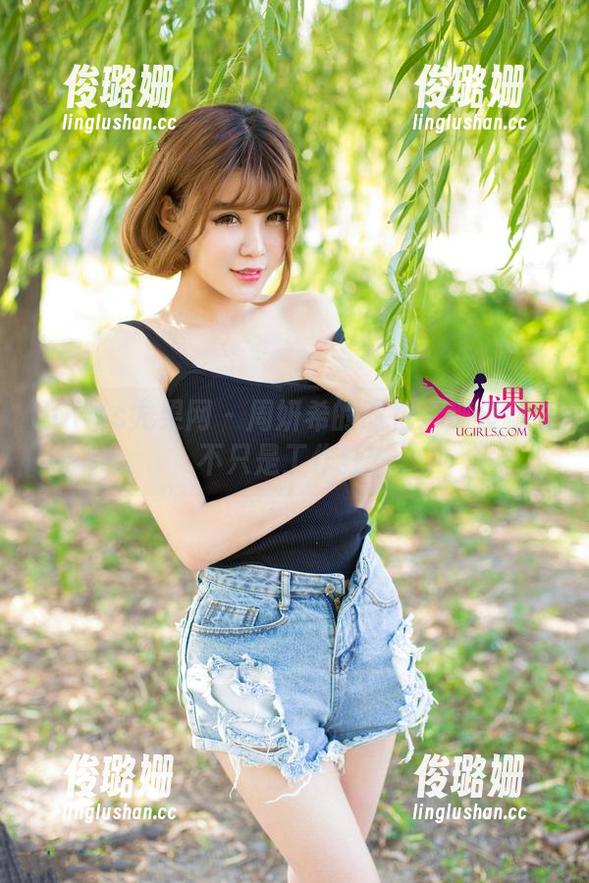 UGirls尤果网 - 周妍希的图包：那位秘书不只是工作狂？