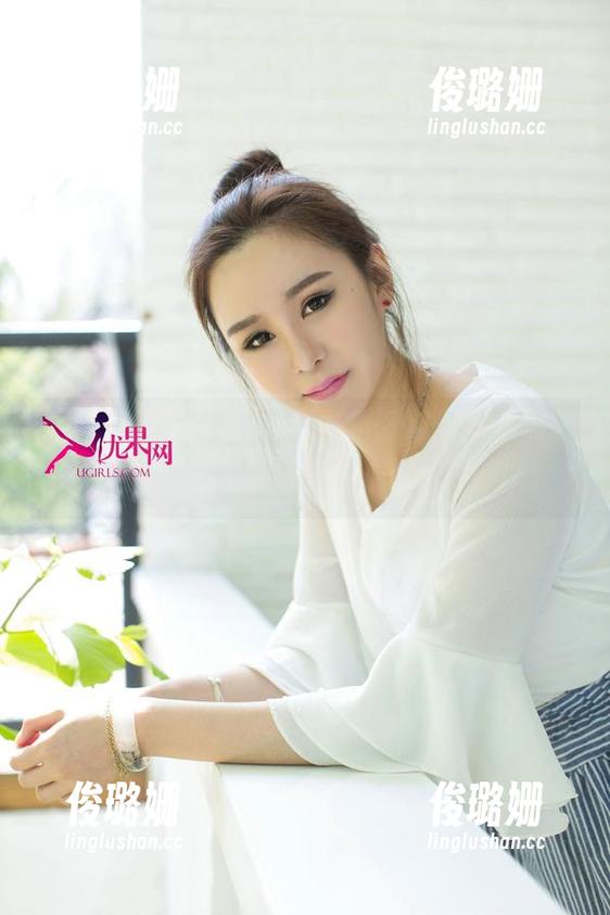 UGirls尤果网 - 诗朵雅的图集，搞不懂的是，腿到底跟她的内心对话了多少次。