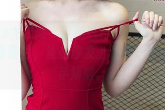 UGirls尤果网 - 旅拍进行时：边看赵娜娜的高清照片，边在沙发上默默许愿自己身手矫健。