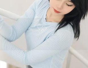 Xiuren秀人网 - fairy如歌的长腿写真：腿长真好，连穿拖鞋都能变专业模特！