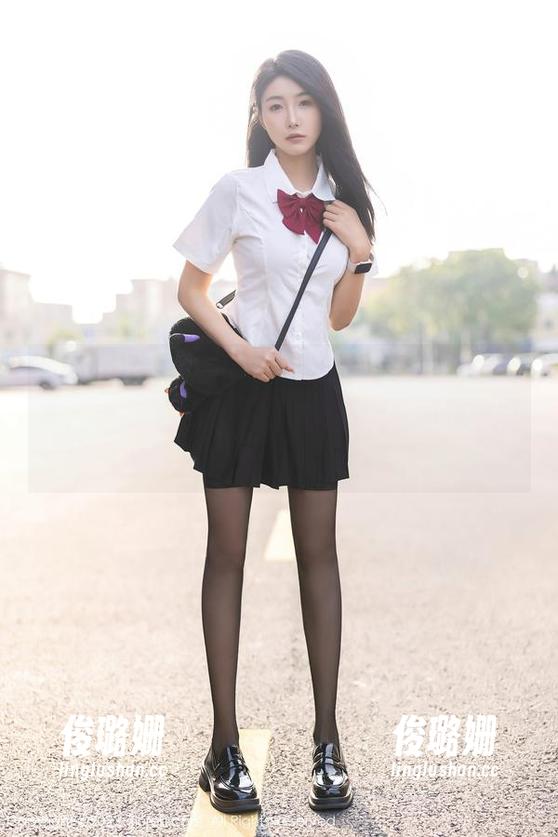 Xiuren秀人网 - tina甜仔这次的女友写真，一定是想给我们一种不一样的想象空间吧？