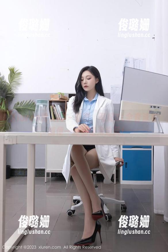 Xiuren秀人网 - 看吧，司妃SL全套泳衣，随便一张都是海边风！
