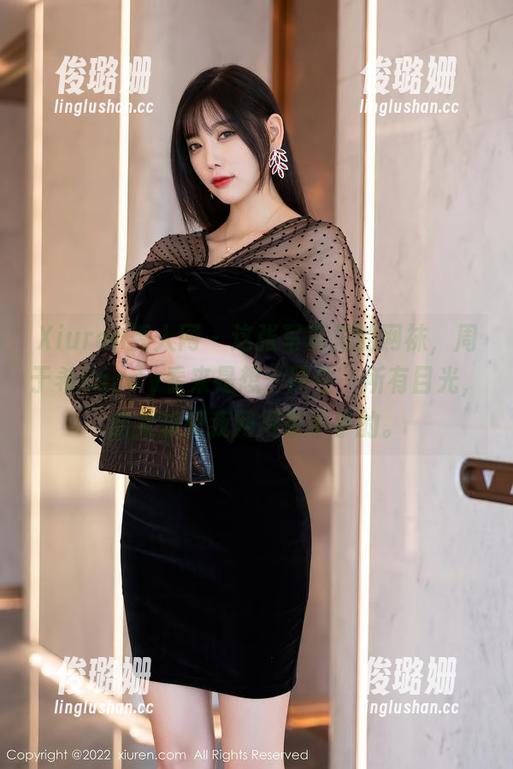 Xiuren秀人网 - 这张写真里的网袜，周于希sandy看来是想“网住”所有目光，结果却把我网得晕乎乎的。