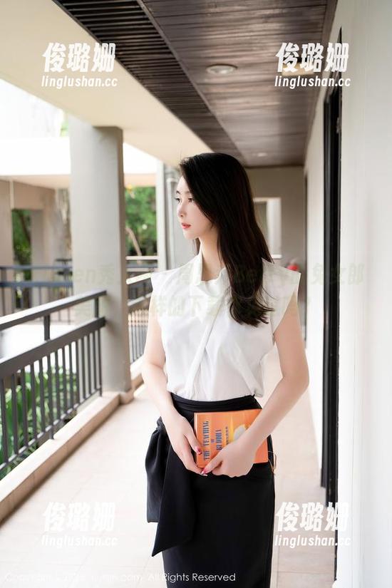 Xiuren秀人网 - 周思乔Betty的兔女郎美图，这样的下载你见过吗？