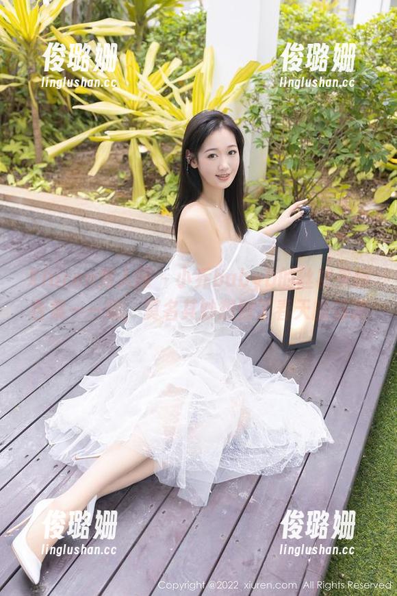 Xiuren秀人网 - 小乔babyb的丝袜美图合集——哦，莫名其妙想到了春天的郊游