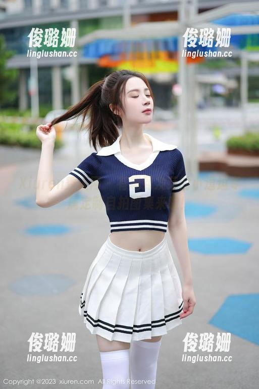 Xiuren秀人网-小逗逗 Xiuren秀人网 - 有趣到发芽的小逗逗专属定制自拍图集来啦!
