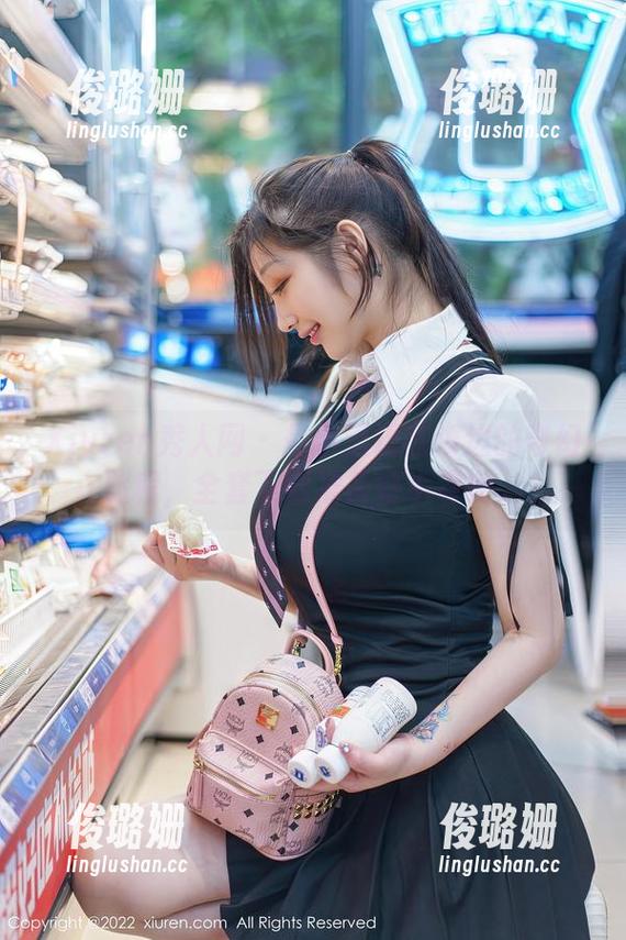 Xiuren秀人网 - 是小逗逗在海边的奇幻旅程，全套下载准备好小零食。