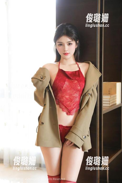 Xiuren秀人网 - 一场视觉飨宴，王馨瑶yanni丝袜美臀分享合集中的致命吸引