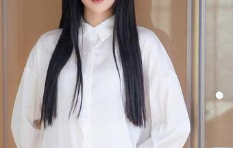 Xiuren秀人网 - 绯月樱-Cherry的高清图集中藏着孔雀绿情结，吊袜和裙子两者结合，不服不行！