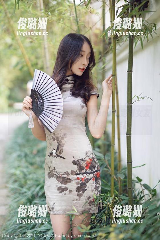 YouMi尤蜜荟 - 小海臀Rena的定制女友：这不是你想象中的那种作品
