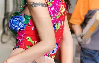 aiss - 翻看欣杨的妹妹写真，脑海里不自觉浮现出‘美丽而天然’四个字。