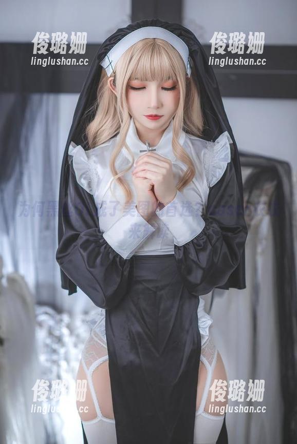 coser衣衣 为何黑丝OL成了美图的首选?coser衣衣来解读