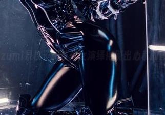 看！izumi泉桃子把苦修女演绎得别出心裁的图包！