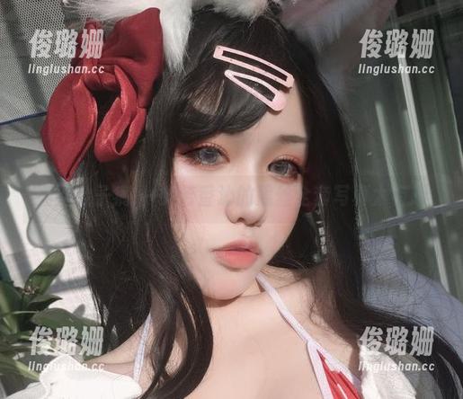 一笑芳香沁 笑到肚子痛!一笑芳香沁的黑丝全套写真太有趣