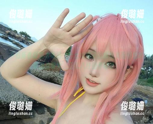 七七娜娜子 不怕新春饭菜太单调,七七娜娜子的旗袍美图图包给你加点柴火,正儿八经的养眼呀!