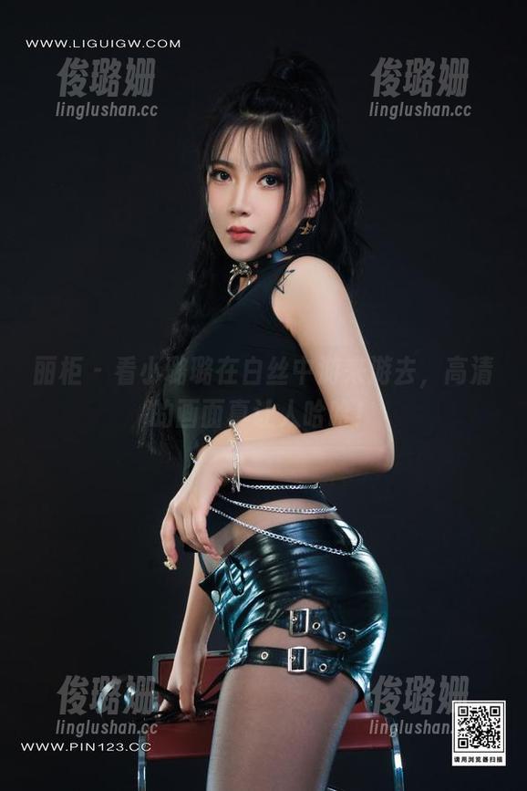 丽柜 - 看小璐璐在白丝中游来游去，高清的画面真让人哈哈！