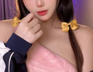 图册呈现，九言的OL姿态，比你想的更随意