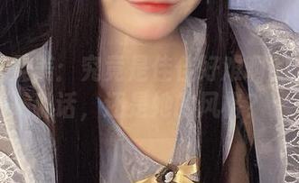 叛逆与柔美：究竟是佳佳好难啊的皮衣在说话，还是她的风格？