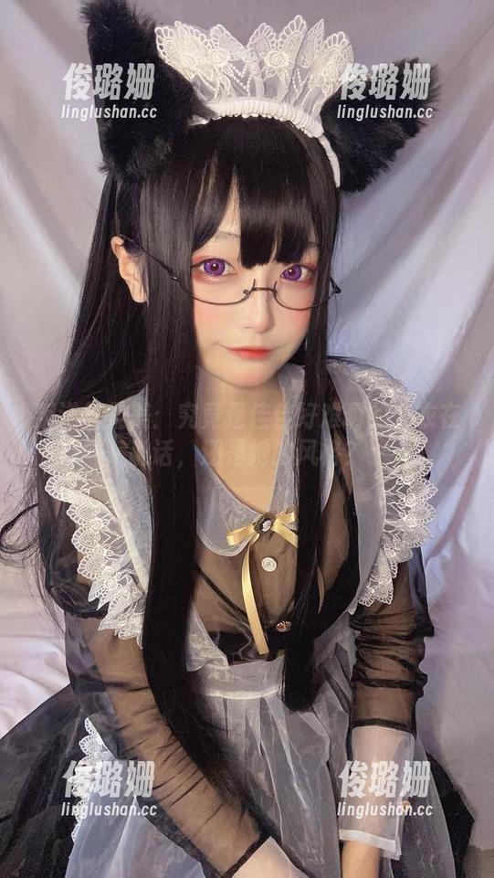佳佳好难啊 叛逆与柔美:究竟是佳佳好难啊的皮衣在说话,还是她的风格?