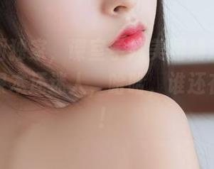 喵糖映画独家，课室学妹美图精选：这位学妹比课本还迷人，哈哈，谁还在读书呢！