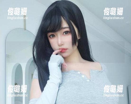推新图！女主K的泳衣展现了另一个泳池风格，分享给大家好奇心满满！