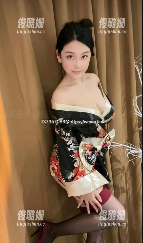 奶雯 微密圈 - 纯白的奶雯,照片里简直像一块羊奶糕,想咬一口。