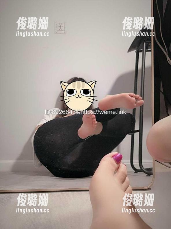 婉柔yyyy 微密圈 - 睡衣不只是晚上的选择,做自己私房里的婉柔yyyy,让人每天都想窝着!