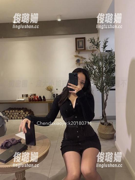 宸大小姐 微密圈 - 宸大小姐短裙映衬,完整下载不可错过!