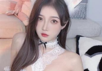 小小奶瓶儿的秘书写真：一边工作，一边偷瞄？