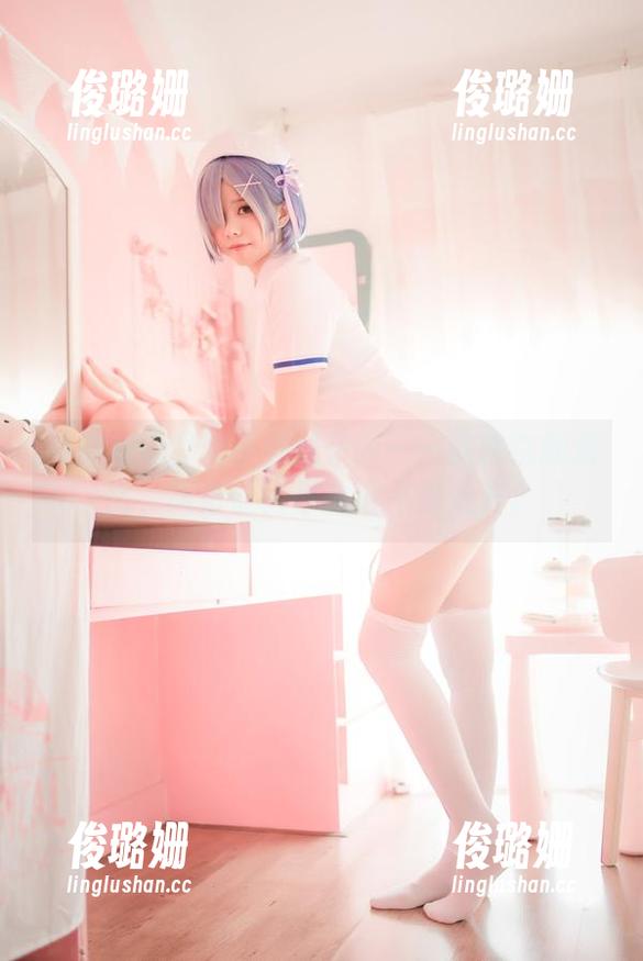小野妹子w 私房写真里的小野妹子w——这黑白的对比,简直让人停留得不忍走开。