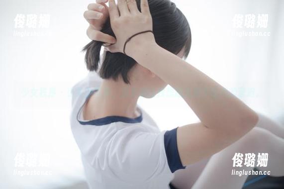 少女秩序-小葵 少女秩序 - 小葵的写真,温柔得让我想起无数不经意的窘迫。