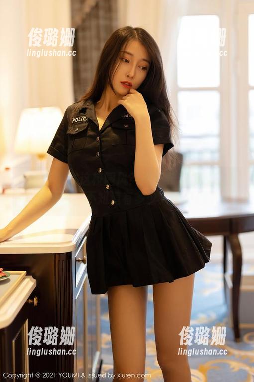 尤蜜荟 - 就这校园风？周于希穿校服的私房原图，不知道有多少人能抵挡。