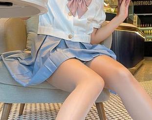 微密圈 - 油亮黑丝制服，张思允带你玩转图包里的炫酷小秘密！
