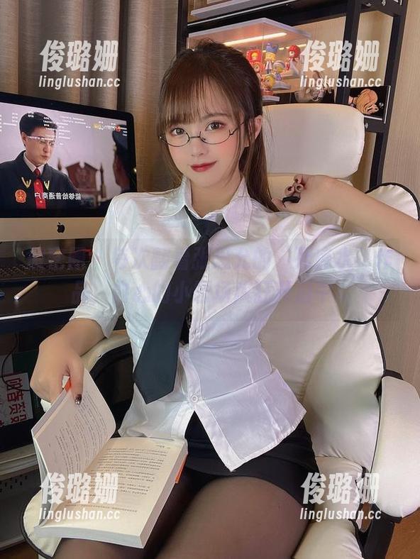 张思允 微密圈 - 每次翻看张思允的“死库水”作品,内心的小剧场疯狂开启中...