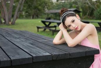 推女神 - 施忆佳Kitty酱的最新作品：妹妹，网盘送给你一个惊喜！