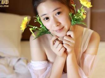 推女神 - 噢，这可是程小烦的教室写真！课本有没有翻？