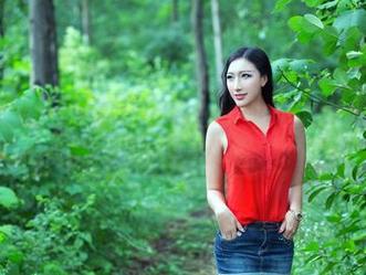 推女郎 - 艾栗栗的校服，没有圣光的点缀，图包里的每一帧都如此简单直接！
