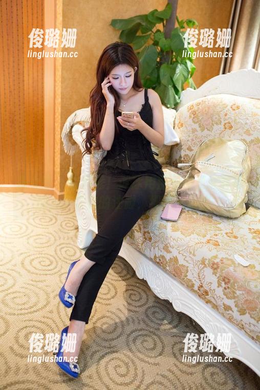 推女郎 - 套图秀！谭冰用那双裸足给美图加上了柔软的注脚，细腻又亲切。