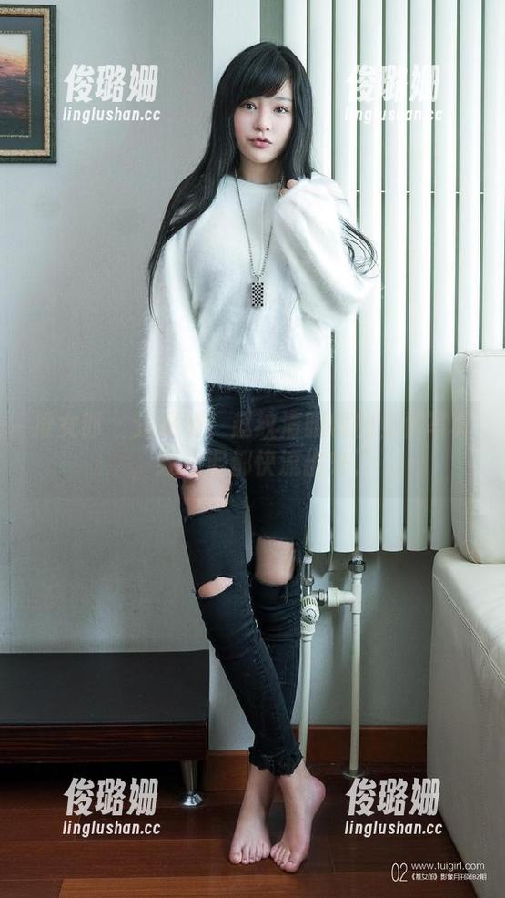 推女郎 - 送福利！赵纹清眼镜的免费写真，我眼泪都快流出来了
