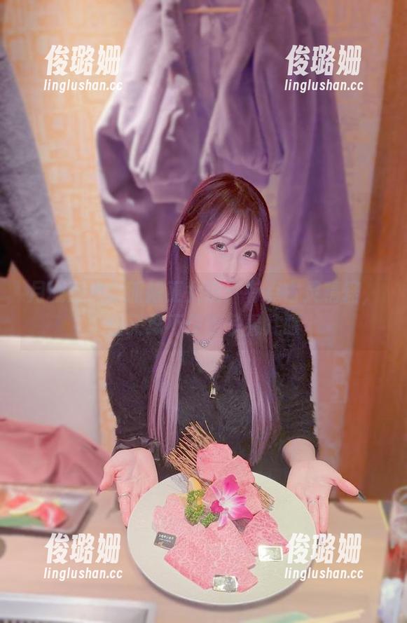 月城委员会狐娘巫女图：有点古灵精怪，但又忍不住想多看几眼