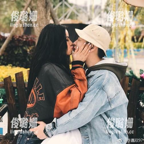 李嘉欣97 微密圈 - 不可思议的组合:李嘉欣97与她的亮钻兔女郎私房图包,真的是个奇迹!